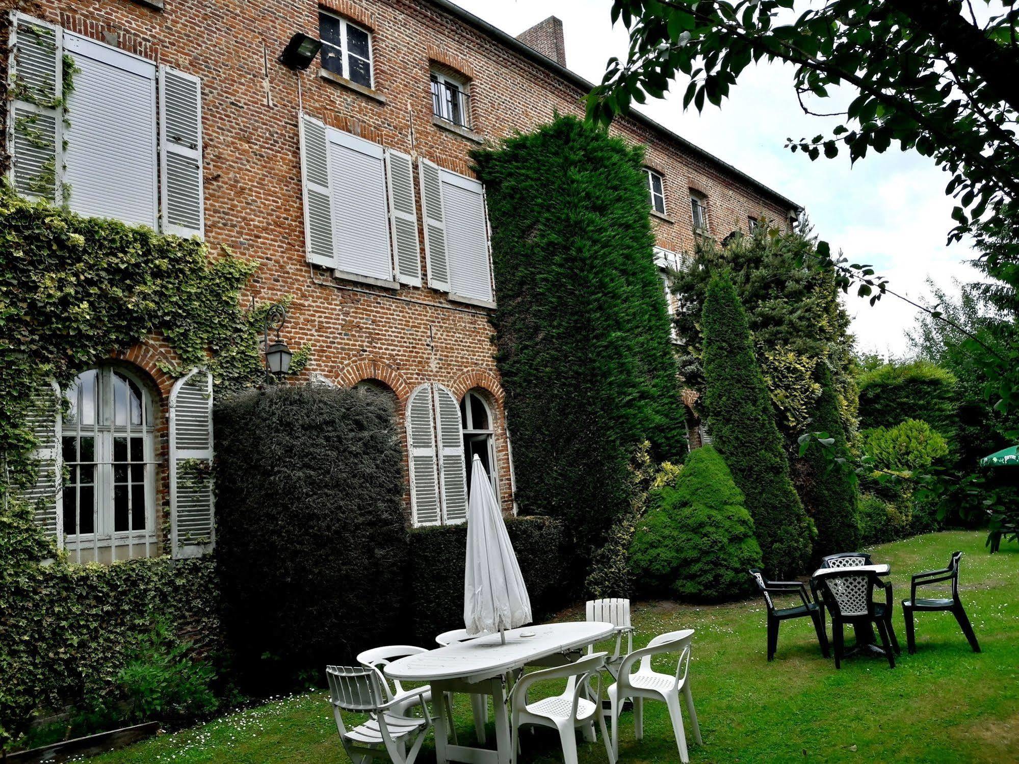 Hotel Le Clos Du Montvinage Étréaupont Exterior foto